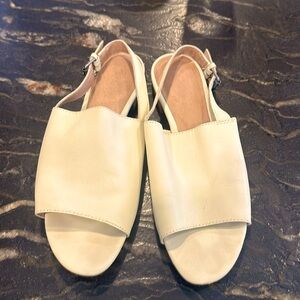 Madewell off-white slide candles with adjustable back strap - hardly worn!